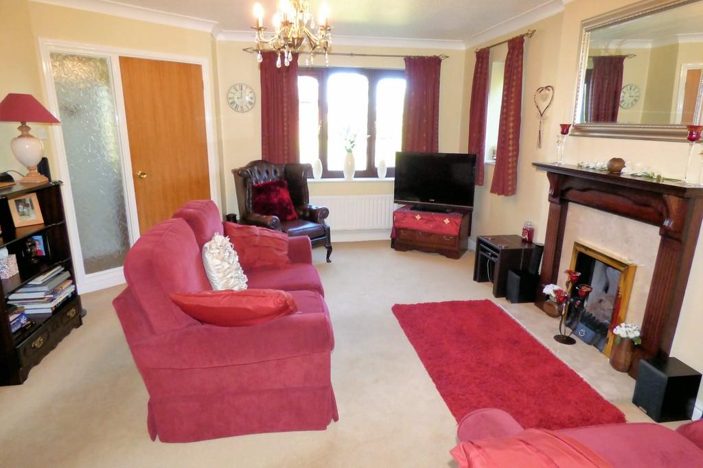 Ashdale Close, BurtononTrent 4 bed detached house £230,000