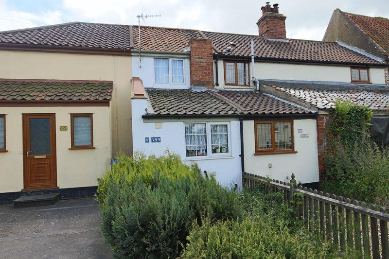 Beccles Road, Lowestoft 2 bed terraced house for sale £125,000