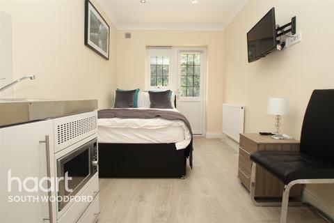 1 bedroom in a house share to rent - Uplands Road, Woodford Green, IG8