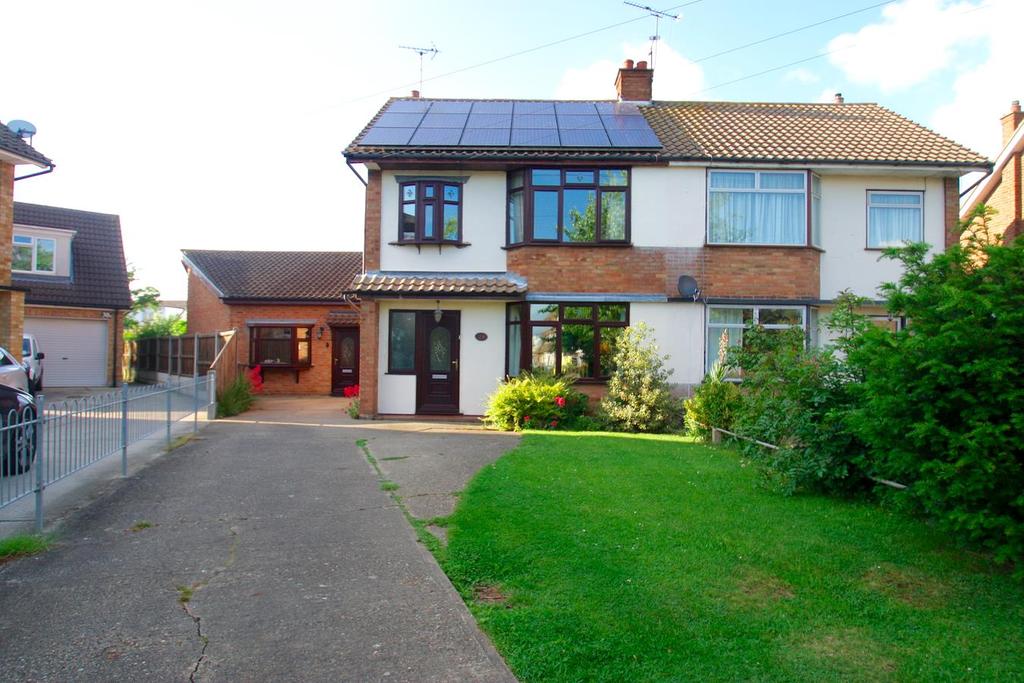 Holt Farm Way, Rochford 4 bed semidetached house £400,000