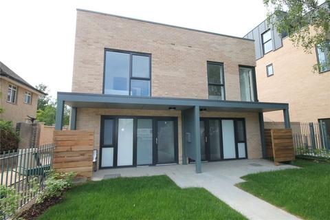 2 bedroom semi-detached house to rent, Flamsteed Close, Cambridge, CB1