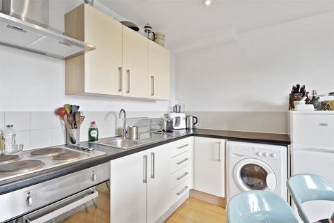 2 bedroom flat to rent, Seymore Mews, New Cross Road, London, SE14