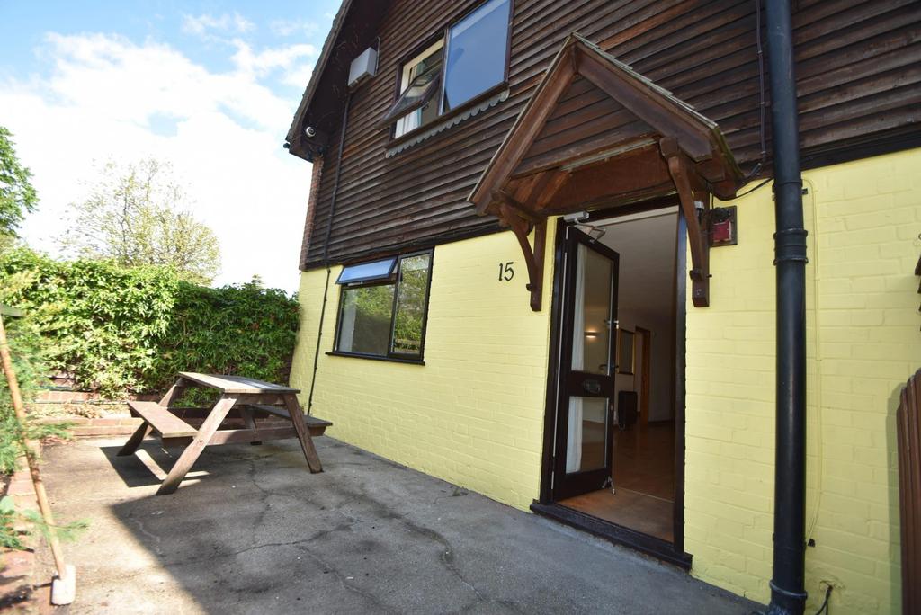 The Riverbank, Clewer Court Road, Windsor, SL4 2 bed £