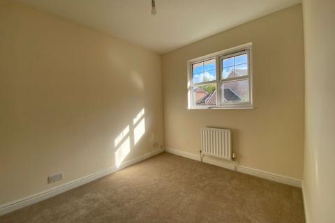 2 bedroom terraced house to rent, Cissbury Close, Horsham