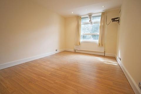 1 bedroom apartment to rent, High Street, Chatham