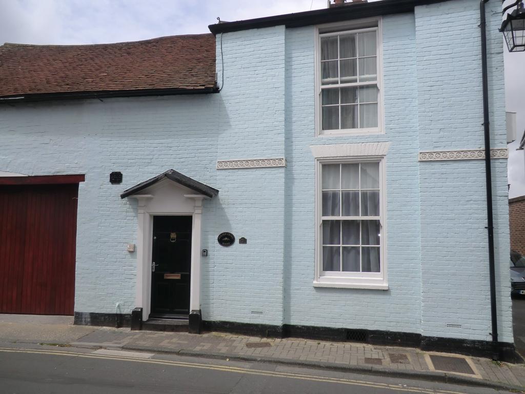 3 Little London, Chichester PO19 1 bed flat £825 pcm (£190 pw)