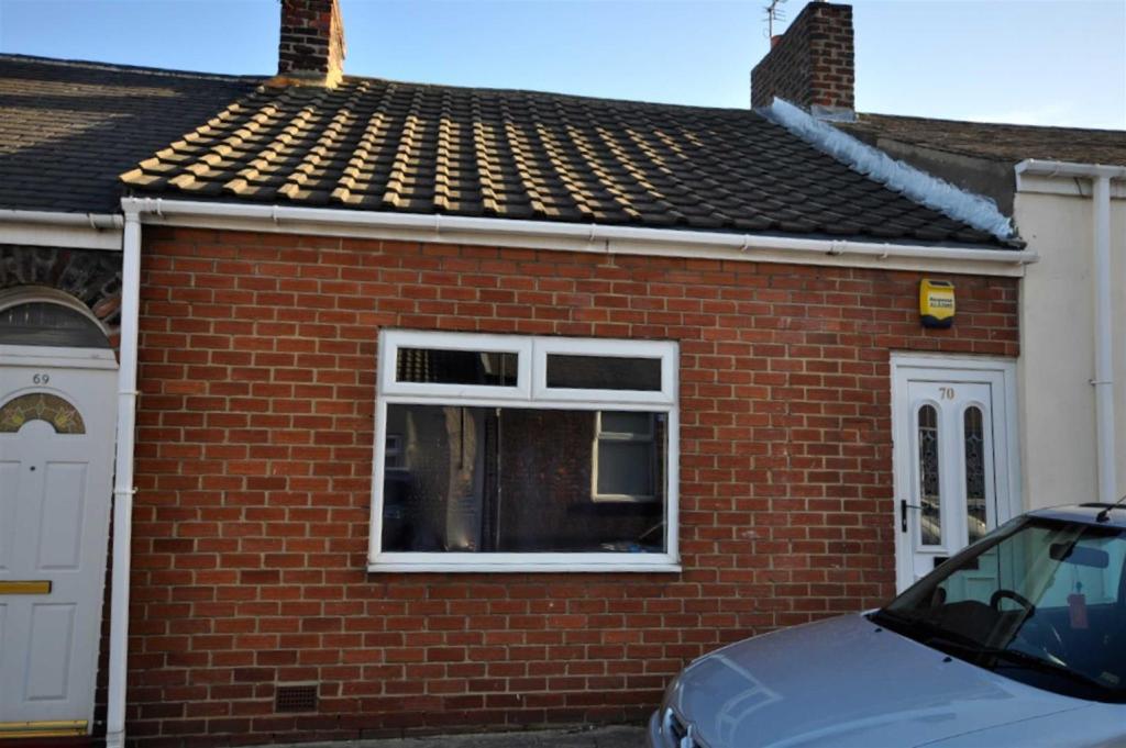 Milburn Street, Millfield, Sunderland 2 bed cottage £425 pcm (£98 pw)
