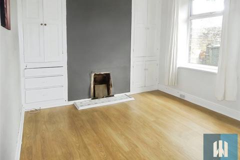 3 bedroom terraced house to rent, Chapel Terrace, Crosland Moor, Huddersfield, HD4