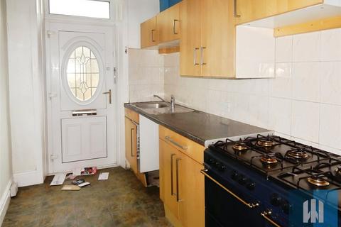 3 bedroom terraced house to rent, Chapel Terrace, Crosland Moor, Huddersfield, HD4
