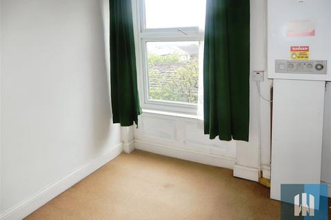 3 bedroom terraced house to rent, Chapel Terrace, Crosland Moor, Huddersfield, HD4
