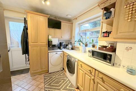 3 bedroom detached house to rent, Dexter Close, Barton Hills, Luton, LU3 4DY