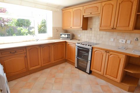 2 bedroom detached bungalow to rent, Ferndown