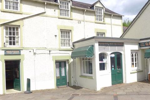 3 bedroom apartment to rent, The Square, Corwen