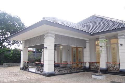 5 bedroom house - / Rumah Di Jual Jl. Hj. Kamang