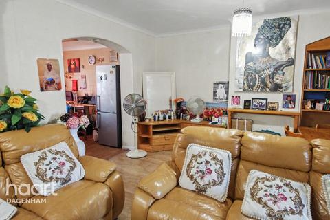 3 bedroom terraced house to rent, Ford Road, Dagenham