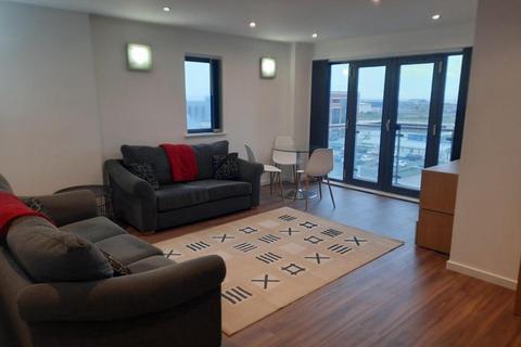 2 bedroom flat to rent - South Quay, Kings Road, Swansea, SA1 8AJ
