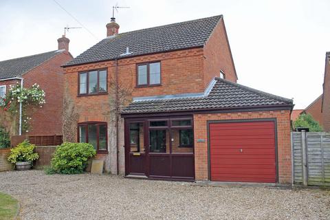 3 bedroom detached house to rent, Heydon Road, Corpusty NR11