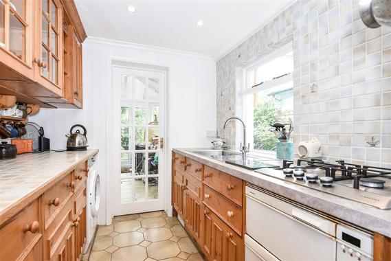 Lunns Cottage Mortlake Sw14 2 Bed Detached House 780 000