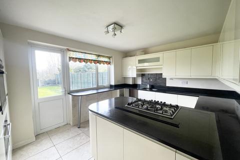 4 bedroom semi-detached house to rent, Stewards Green Road, Epping, CM16