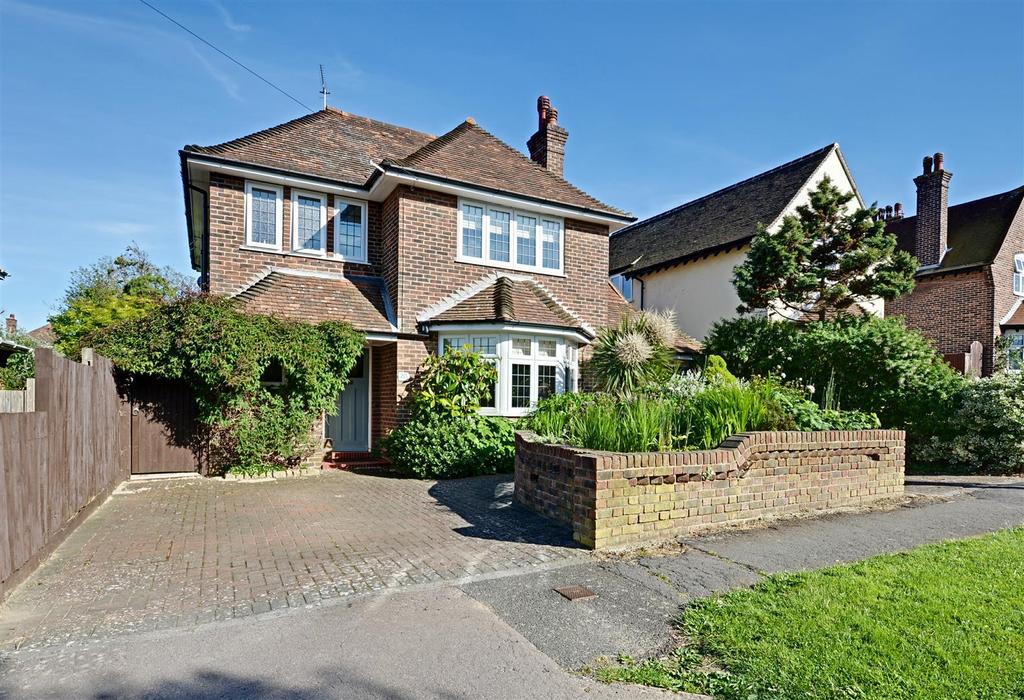Holmesdale Road, Bexhill On Sea 3 bed detached house £469,950
