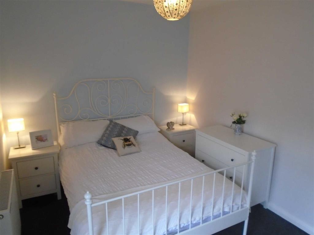 Lister Street, Nuneaton, Warwickshire, CV11 2 bed terraced house £124,950