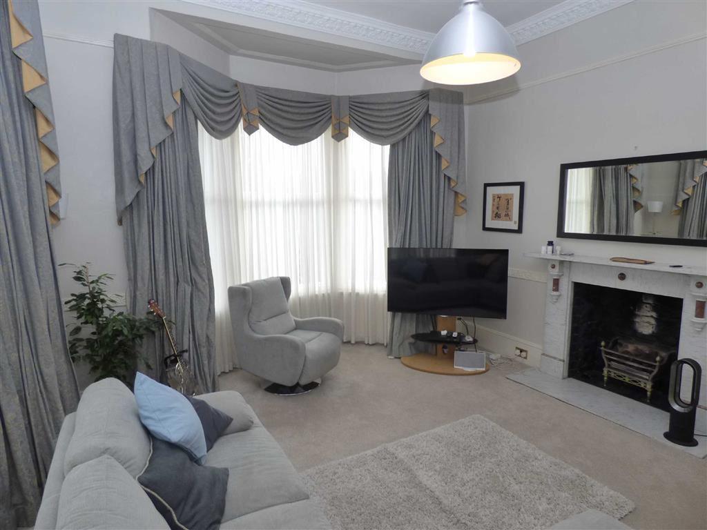 Priors Terrace, Tynemouth 2 bed flat £950 pcm (£219 pw)