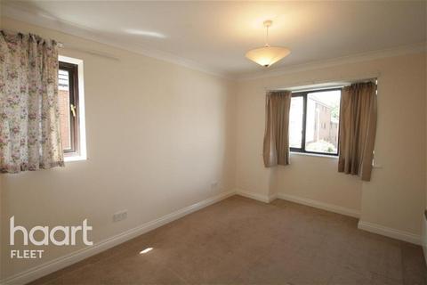 2 bedroom flat to rent - St Johns Court