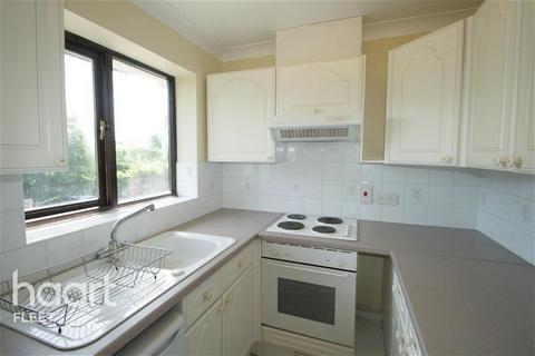 2 bedroom flat to rent, St Johns Court