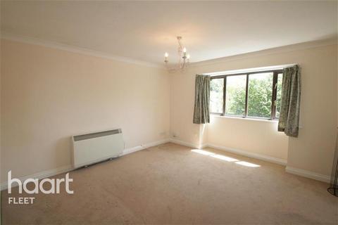 2 bedroom flat to rent, St Johns Court