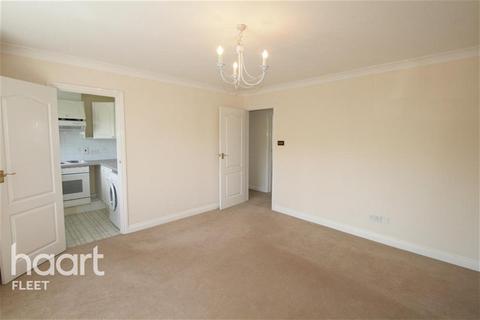 2 bedroom flat to rent, St Johns Court