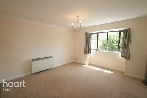 2 bedroom flat to rent, St Johns Court, Fleet