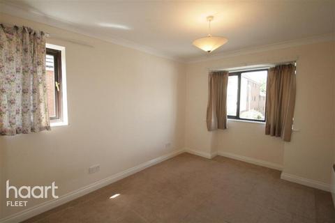 2 bedroom flat to rent, St Johns Court, Fleet
