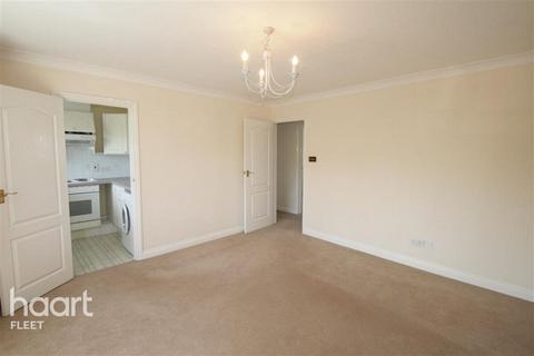 2 bedroom flat to rent, St Johns Court, Fleet