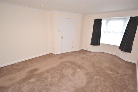 3 bedroom detached house to rent, Broadstone