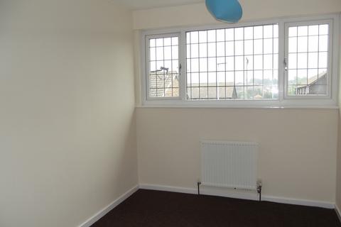 2 bedroom terraced house to rent, Heathcroft Bank, Leeds LS11