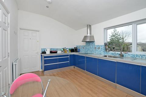 1 bedroom in a house share to rent, Frimley Road, Camberley