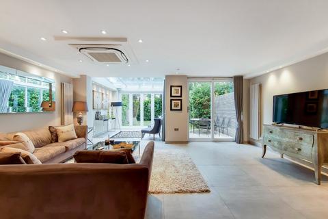 4 bedroom house to rent, Court Close, St Johns Wood Park, London, NW8