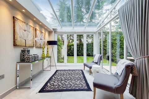 4 bedroom house to rent, Court Close, St Johns Wood Park, London, NW8
