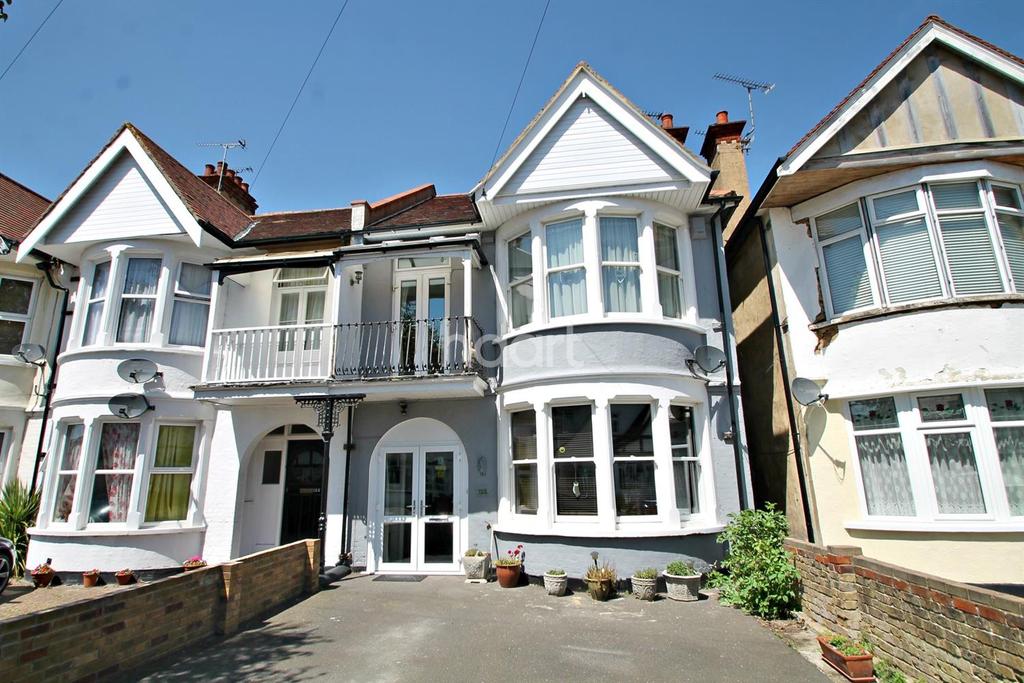 Shaftesbury Avenue, Southend on Sea 4 bed end of terrace house £425,000