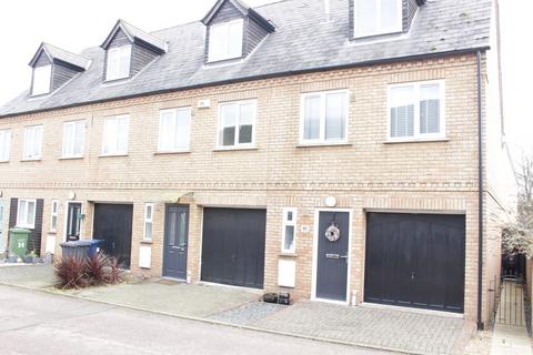 3 bedroom townhouse to rent, Squires Court, Eaton Socon PE19