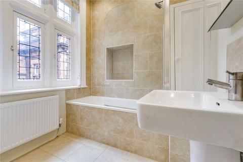 2 bedroom flat to rent, Kensington Court, London