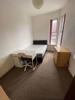 2 bedroom flat to rent, *AVAILABLE JULY 2025* 2 bed student flat, Smithdown Road, L15