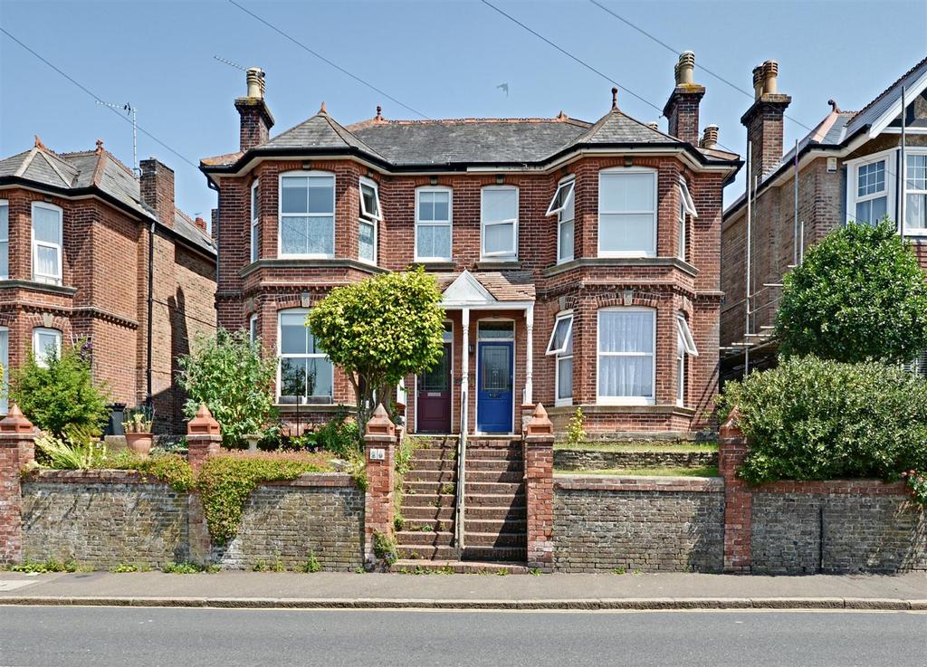 Holliers Hill, BexhillOnSea 3 bed semidetached house £299,000