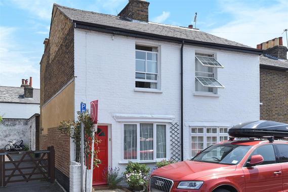 Queens Road East Sheen 2 Bed House 700 000