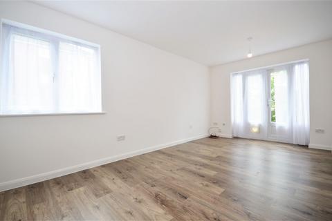 1 bedroom flat to rent, Frensham Close, Southall UB1 2YE