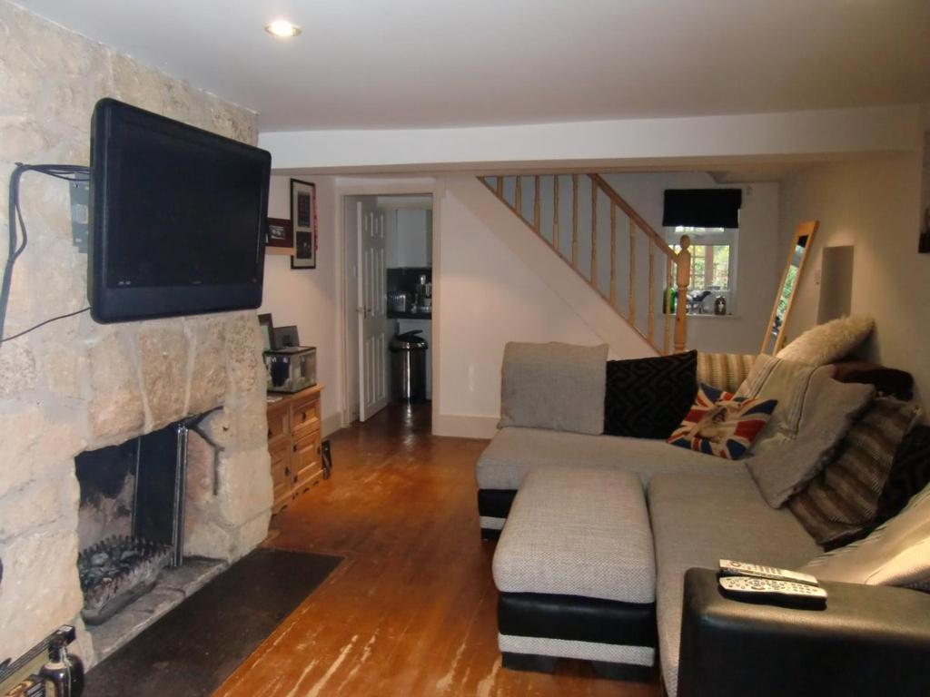 Pangbourne Mews, Pangbourne 2 bed cottage £895 pcm (£207 pw)