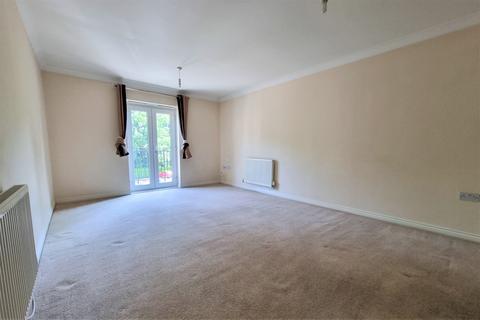 3 bedroom flat to rent, Hiltingbury