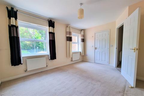 3 bedroom flat to rent, Hiltingbury