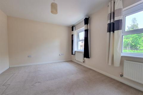 3 bedroom flat to rent, Hiltingbury