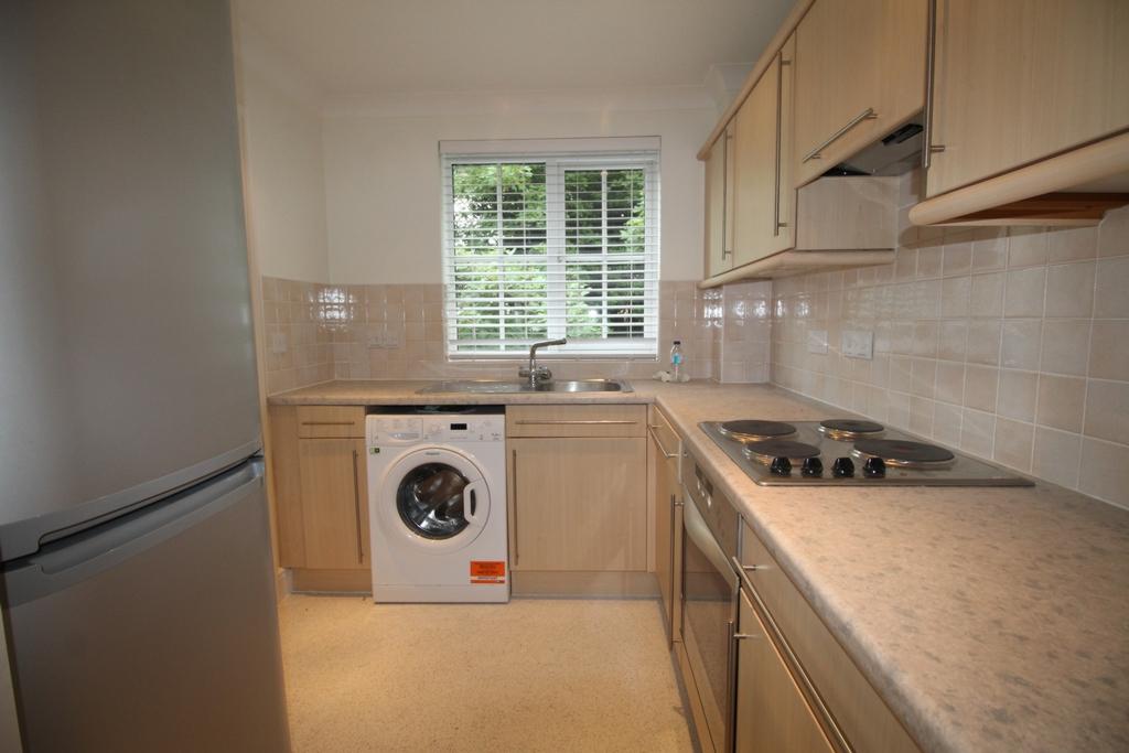 Addison Court, Epping, CM16 2 bed flat £1,450 pcm (£335 pw)